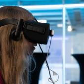 Meisje met VR-bril